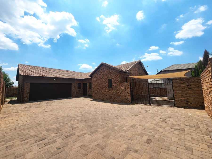 3 Bedroom Property for Sale in Thatchfield Estate Gauteng