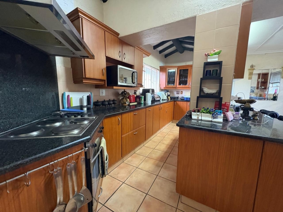 3 Bedroom Property for Sale in Brackendowns Gauteng
