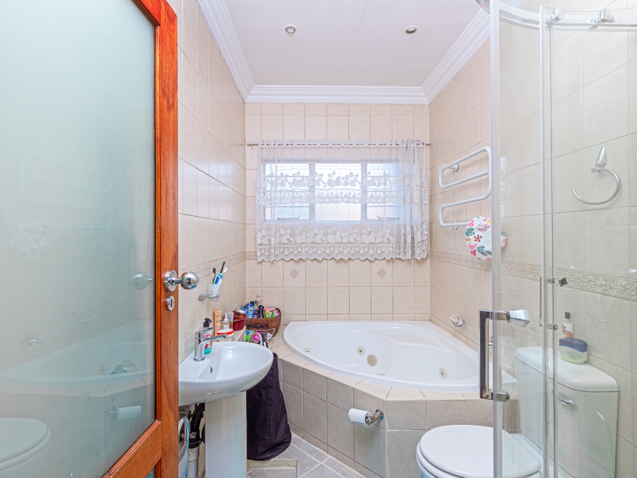 3 Bedroom Property for Sale in Morningside Manor Gauteng