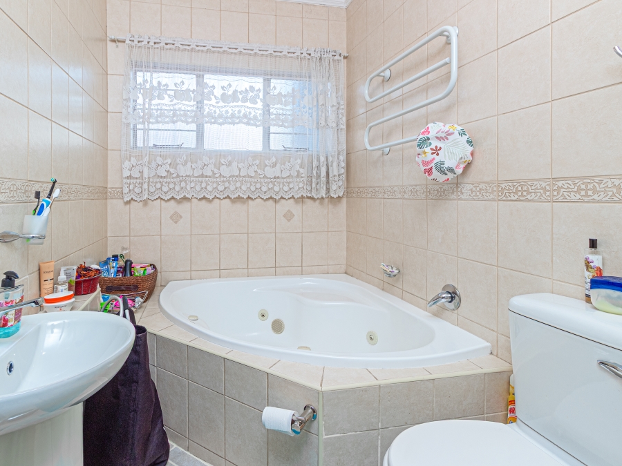 3 Bedroom Property for Sale in Morningside Manor Gauteng
