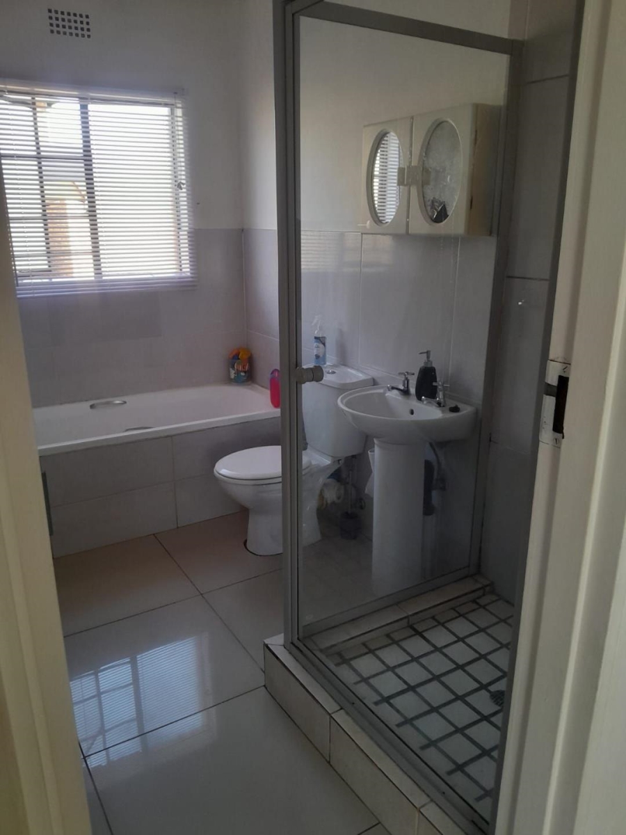 2 Bedroom Property for Sale in Sonneveld Gauteng