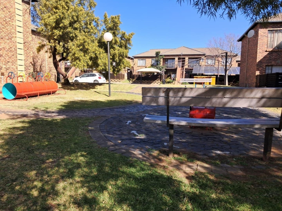 2 Bedroom Property for Sale in Sonneveld Gauteng