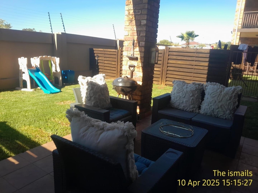 2 Bedroom Property for Sale in Sonneveld Gauteng