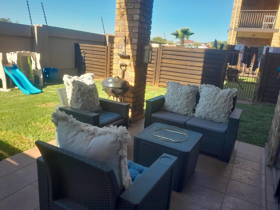 2 Bedroom Property for Sale in Sonneveld Gauteng