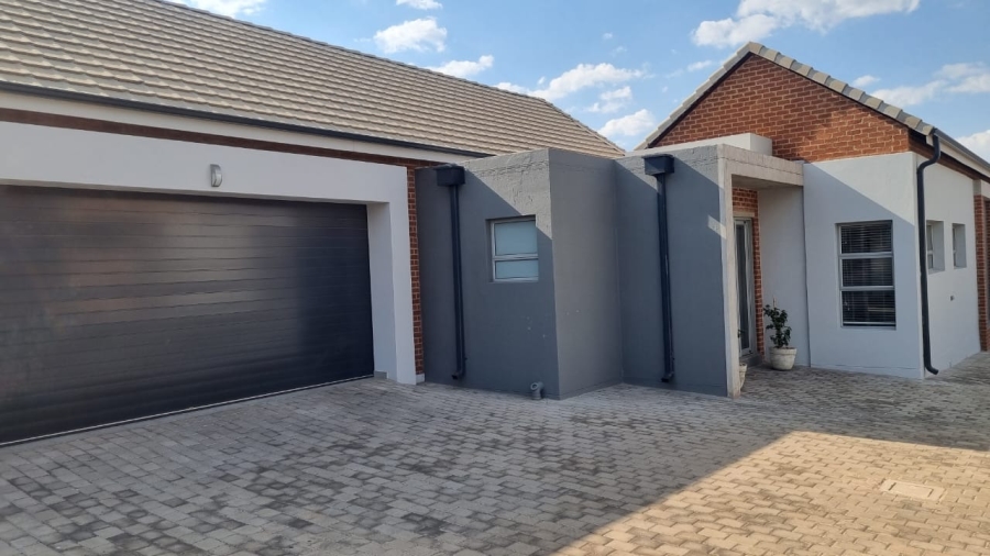 4 Bedroom Property for Sale in Midstream Ridge Gauteng