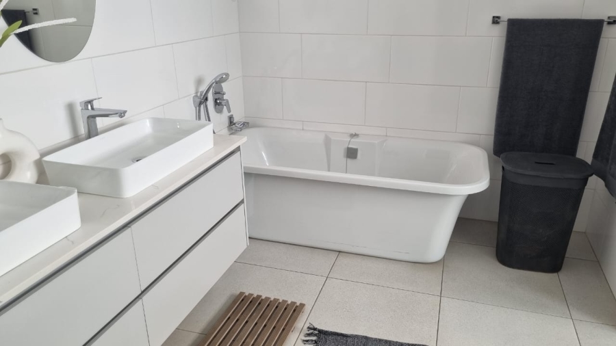 4 Bedroom Property for Sale in Midstream Ridge Gauteng