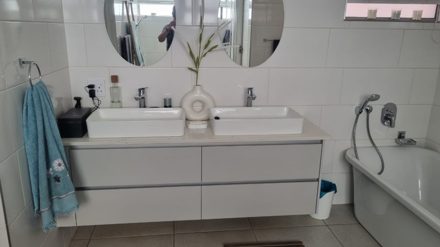 4 Bedroom Property for Sale in Midstream Ridge Gauteng