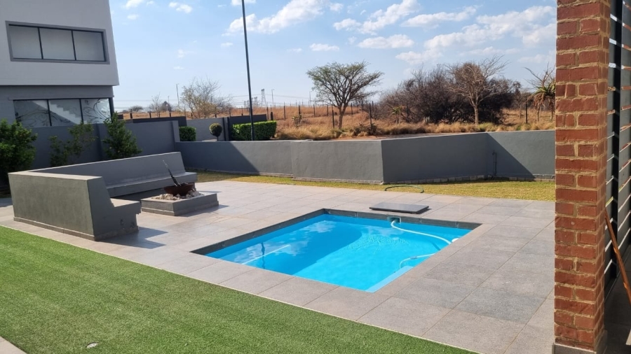 4 Bedroom Property for Sale in Midstream Ridge Gauteng