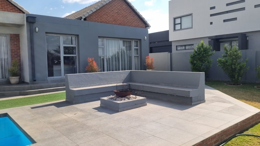 4 Bedroom Property for Sale in Midstream Ridge Gauteng