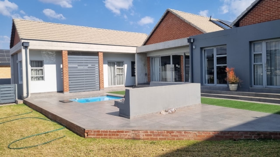 4 Bedroom Property for Sale in Midstream Ridge Gauteng