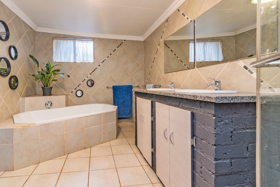 4 Bedroom Property for Sale in Weltevreden Park Gauteng