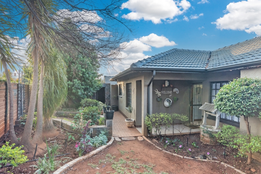 4 Bedroom Property for Sale in Weltevreden Park Gauteng