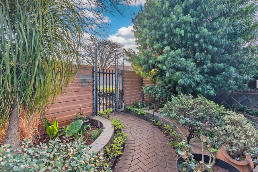 4 Bedroom Property for Sale in Weltevreden Park Gauteng