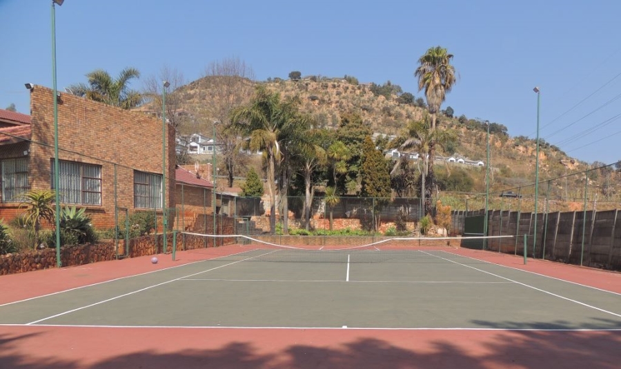5 Bedroom Property for Sale in Strubensvallei Gauteng