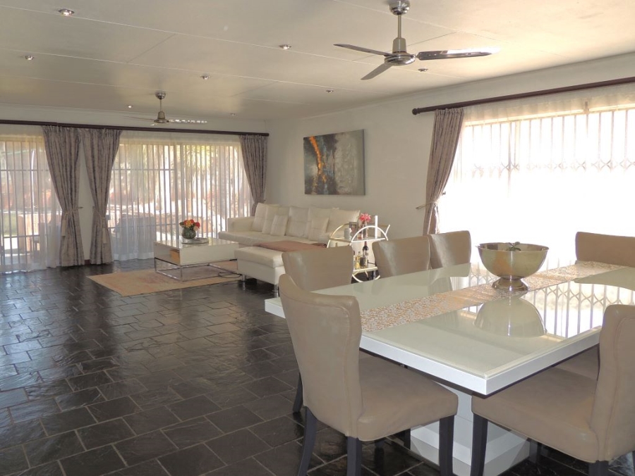 5 Bedroom Property for Sale in Strubensvallei Gauteng
