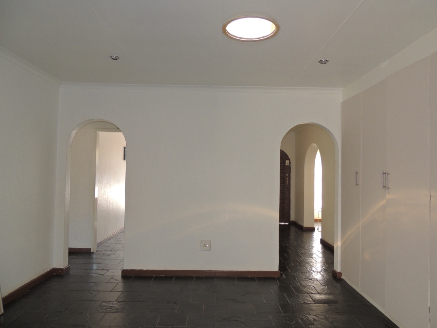 5 Bedroom Property for Sale in Strubensvallei Gauteng