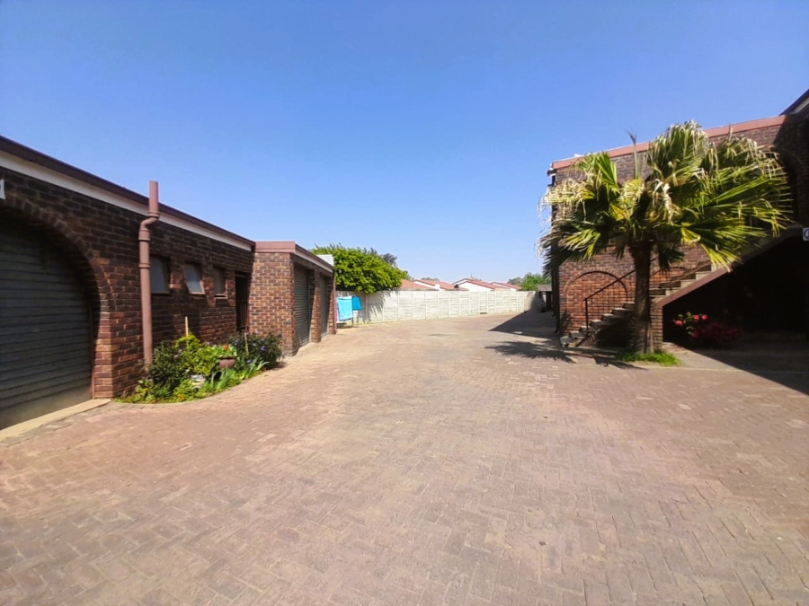 2 Bedroom Property for Sale in Three Rivers Gauteng