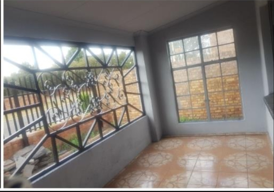 5 Bedroom Property for Sale in Mackenzieville Gauteng