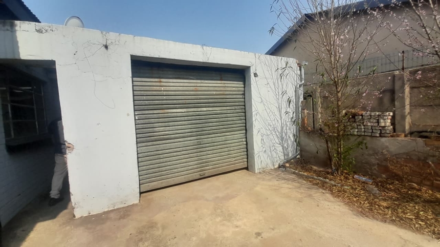 5 Bedroom Property for Sale in Mackenzieville Gauteng