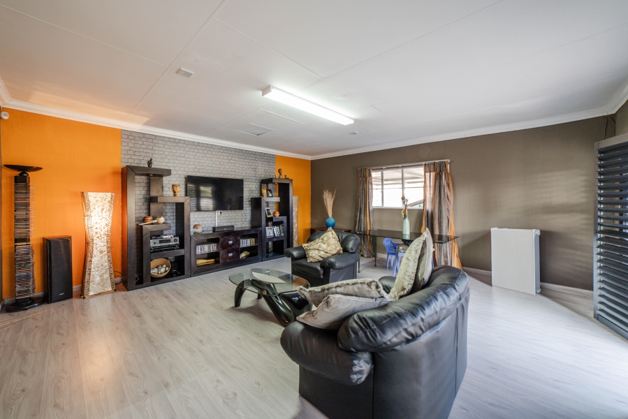 4 Bedroom Property for Sale in Norscot Gauteng