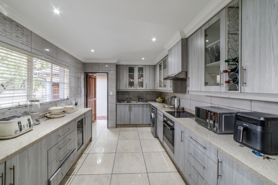 4 Bedroom Property for Sale in Norscot Gauteng