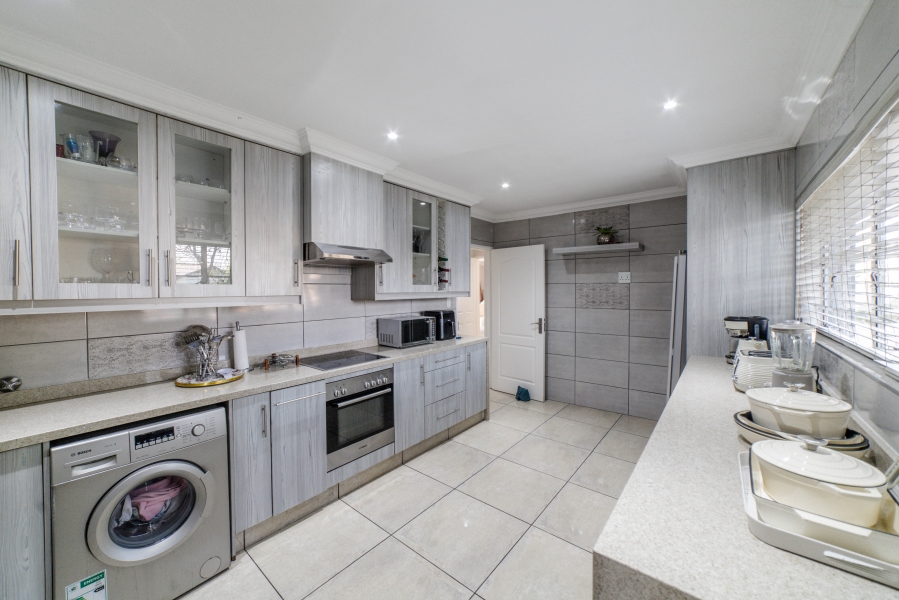 4 Bedroom Property for Sale in Norscot Gauteng