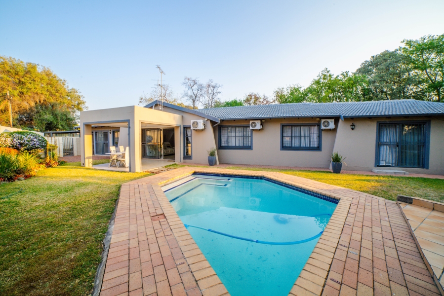 4 Bedroom Property for Sale in Norscot Gauteng
