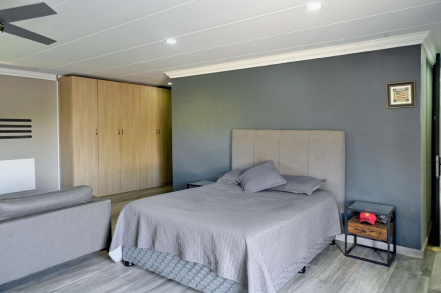 6 Bedroom Property for Sale in Sable Hills Gauteng