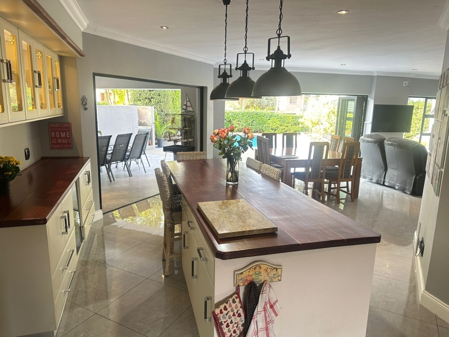 5 Bedroom Property for Sale in Midstream Estate Gauteng