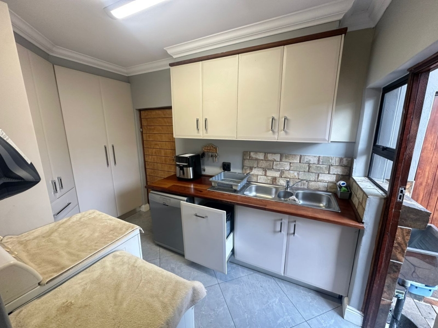 5 Bedroom Property for Sale in Midstream Estate Gauteng