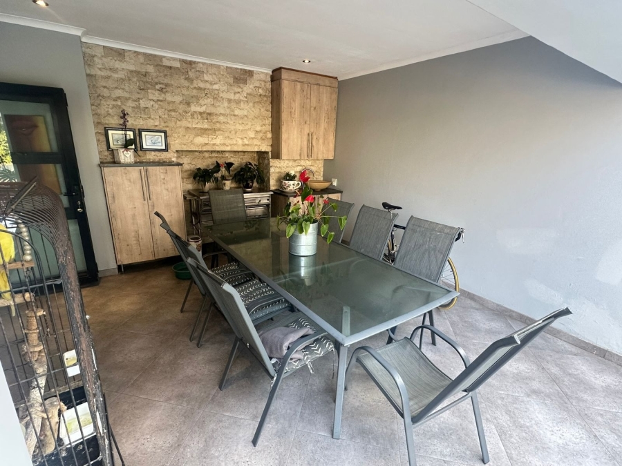 5 Bedroom Property for Sale in Midstream Estate Gauteng