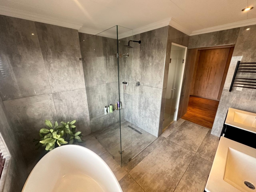 5 Bedroom Property for Sale in Midstream Estate Gauteng