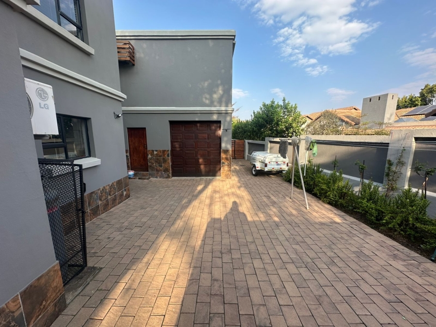 5 Bedroom Property for Sale in Midstream Estate Gauteng