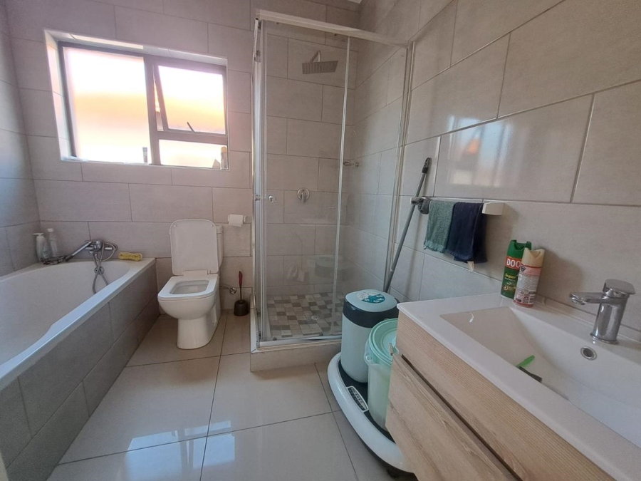 3 Bedroom Property for Sale in The Orchards Gauteng