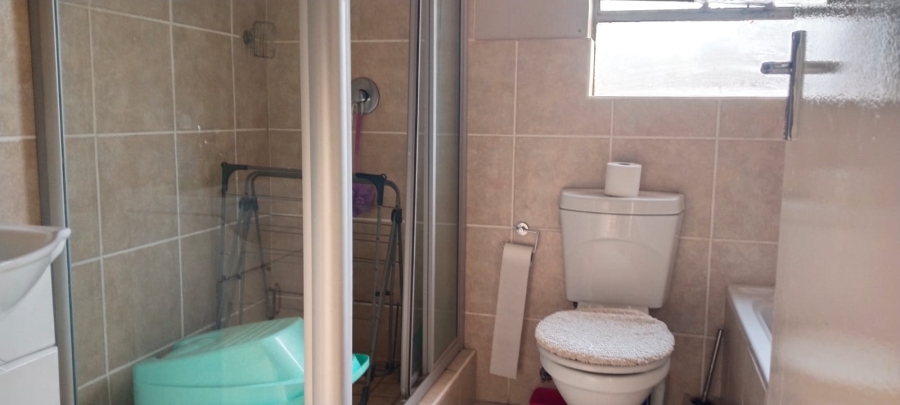 2 Bedroom Property for Sale in Noordheuwel Gauteng