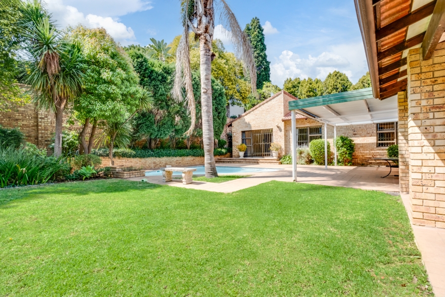 4 Bedroom Property for Sale in Benmore Gardens Gauteng