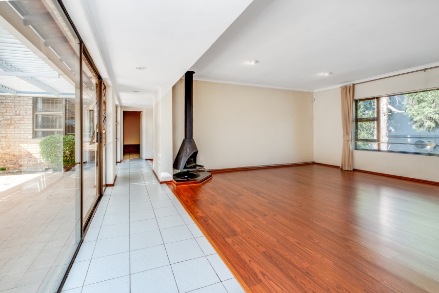 4 Bedroom Property for Sale in Benmore Gardens Gauteng