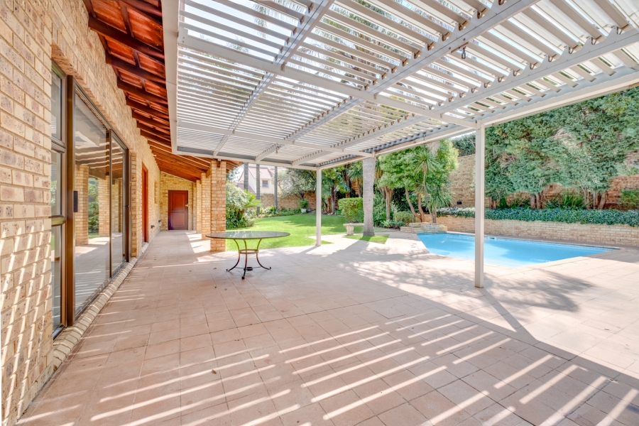 4 Bedroom Property for Sale in Benmore Gardens Gauteng
