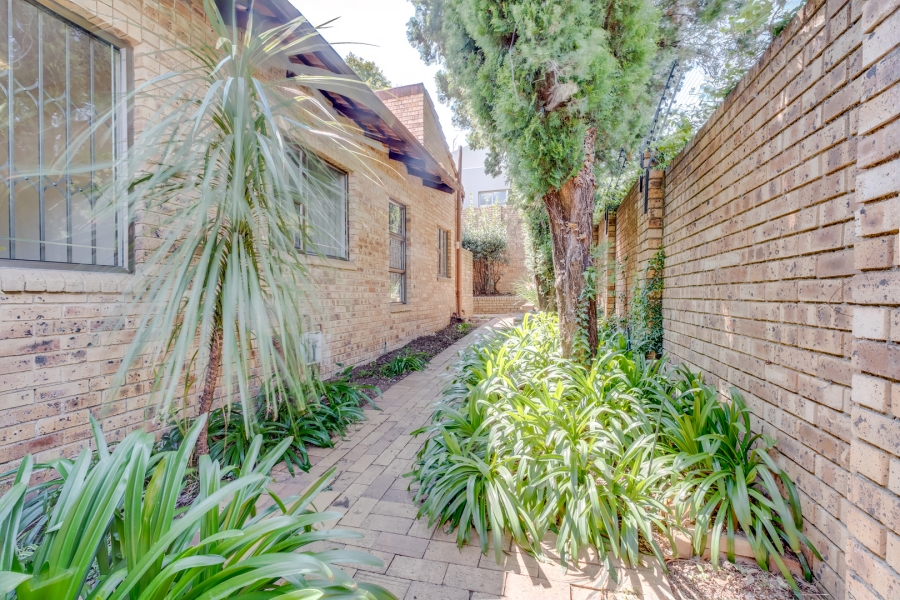 4 Bedroom Property for Sale in Benmore Gardens Gauteng
