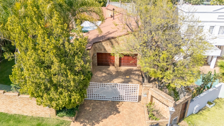 4 Bedroom Property for Sale in Benmore Gardens Gauteng