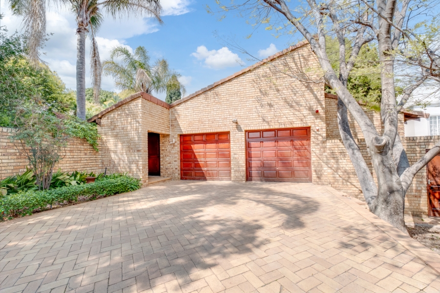 4 Bedroom Property for Sale in Benmore Gardens Gauteng