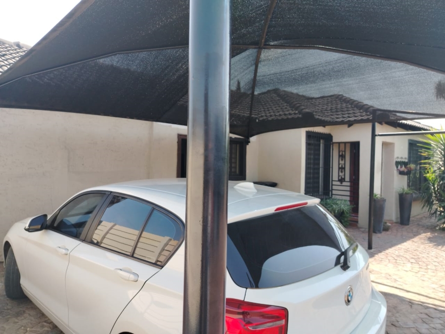 3 Bedroom Property for Sale in Strubenvale Gauteng