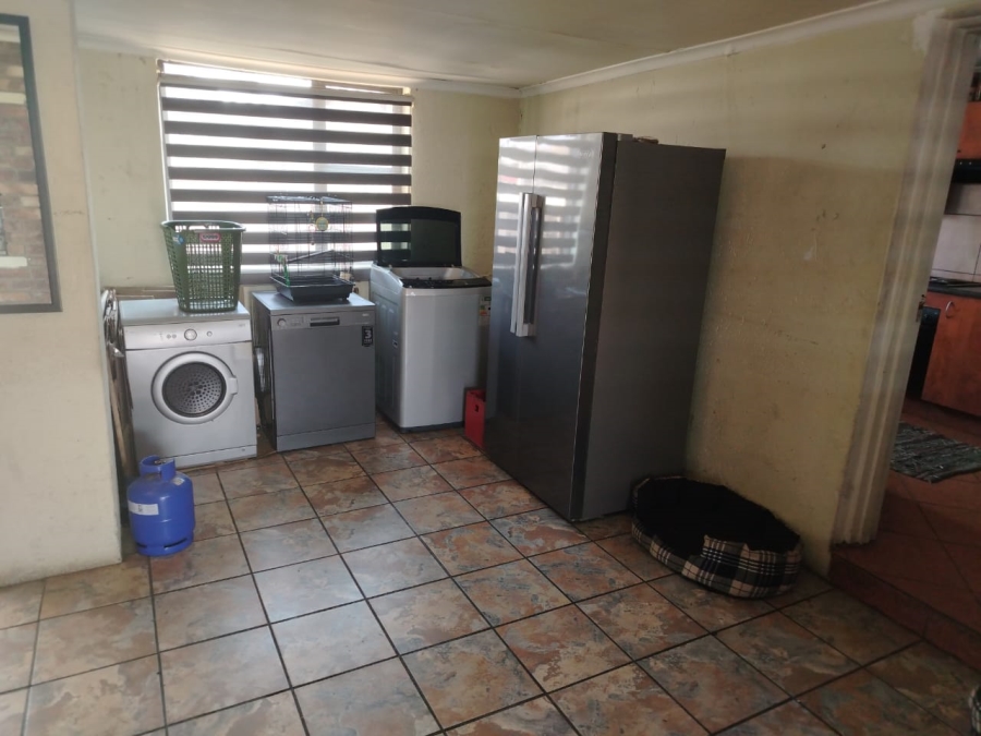 3 Bedroom Property for Sale in Strubenvale Gauteng