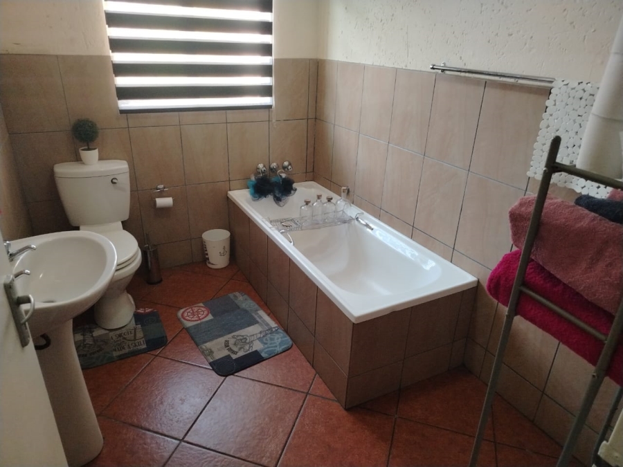 3 Bedroom Property for Sale in Strubenvale Gauteng