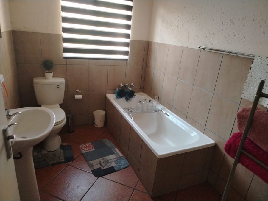 3 Bedroom Property for Sale in Strubenvale Gauteng