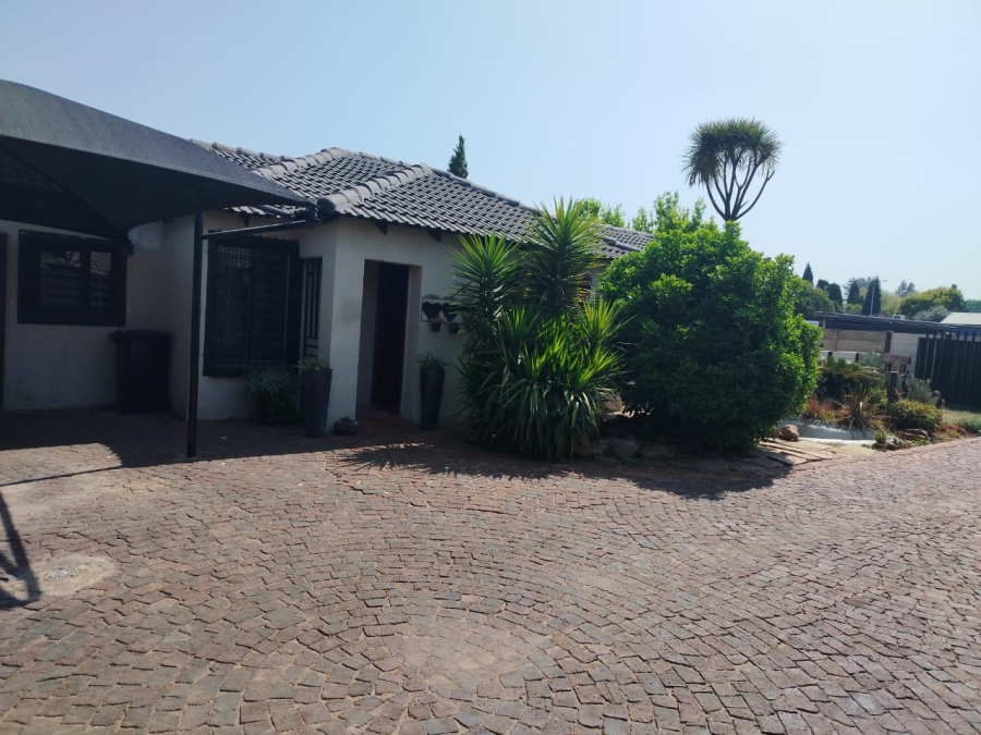 3 Bedroom Property for Sale in Strubenvale Gauteng