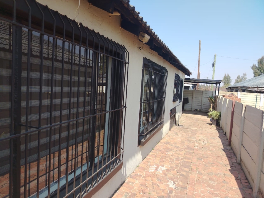 3 Bedroom Property for Sale in Strubenvale Gauteng