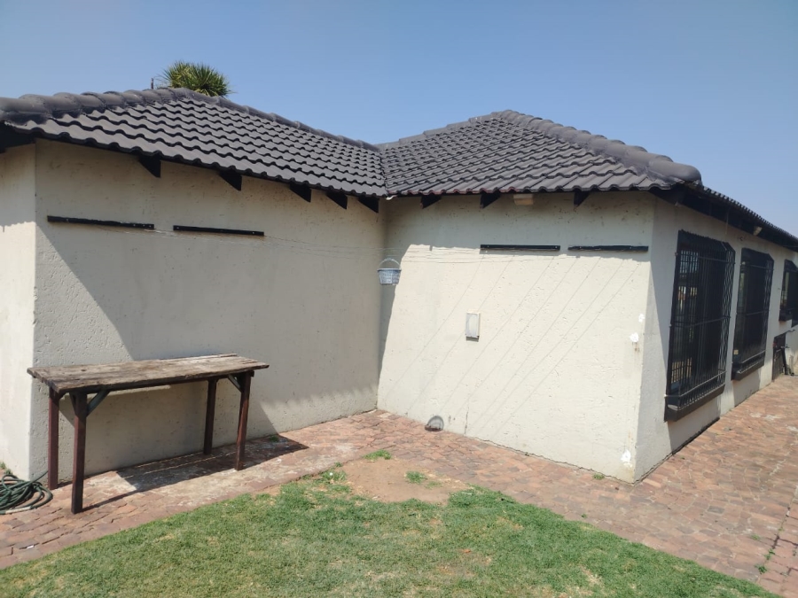 3 Bedroom Property for Sale in Strubenvale Gauteng