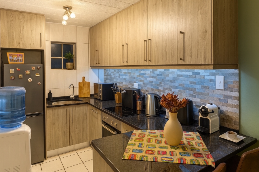 To Let 1 Bedroom Property for Rent in Groenkloof Gauteng