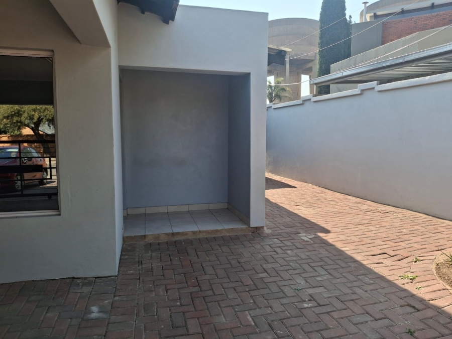 To Let 1 Bedroom Property for Rent in Sunward Park Gauteng